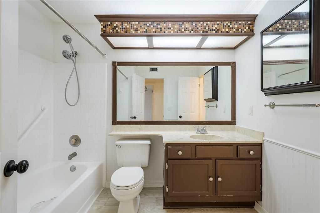 For Sale: $259,000 (2 beds, 1 baths, 1130 Square Feet)