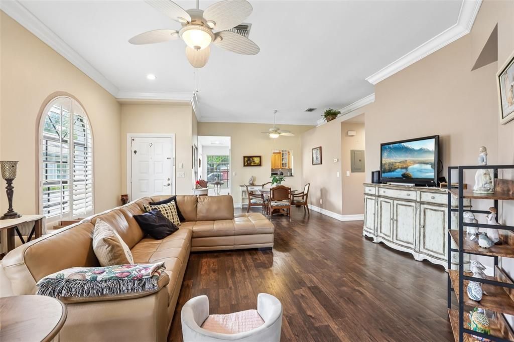 For Sale: $300,000 (3 beds, 2 baths, 1426 Square Feet)