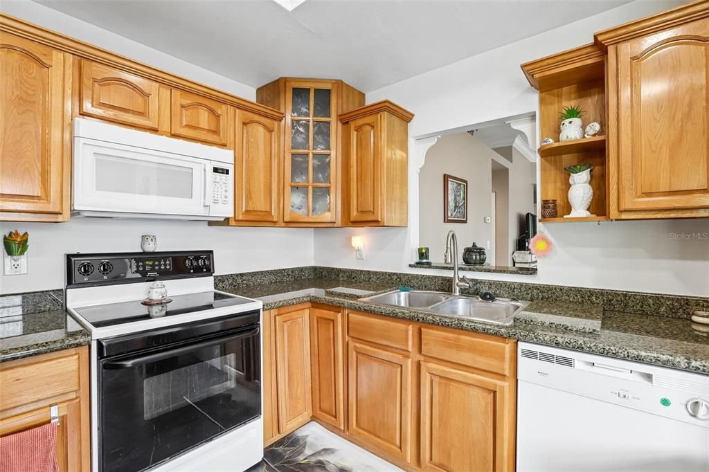 For Sale: $300,000 (3 beds, 2 baths, 1426 Square Feet)