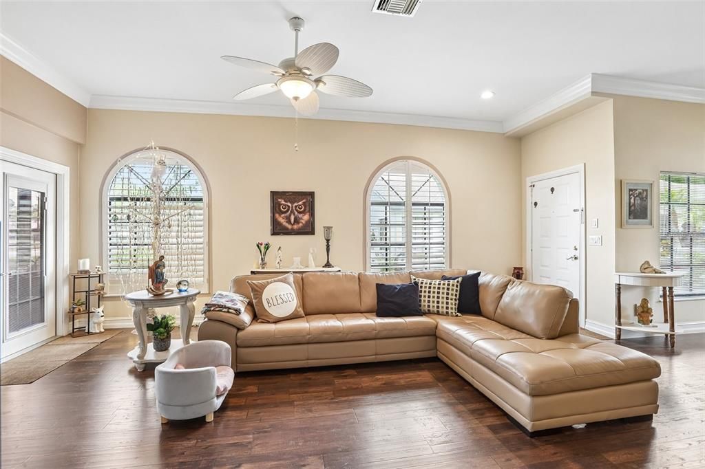 For Sale: $300,000 (3 beds, 2 baths, 1426 Square Feet)