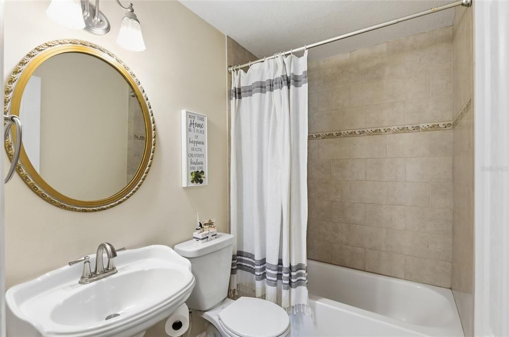 For Sale: $549,900 (4 beds, 2 baths, 2073 Square Feet)