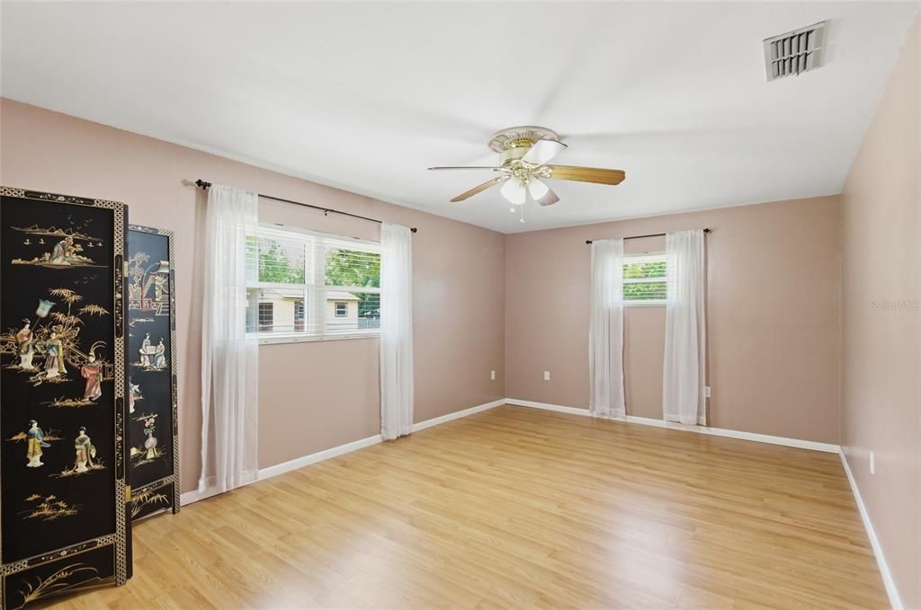 For Sale: $549,900 (4 beds, 2 baths, 2073 Square Feet)