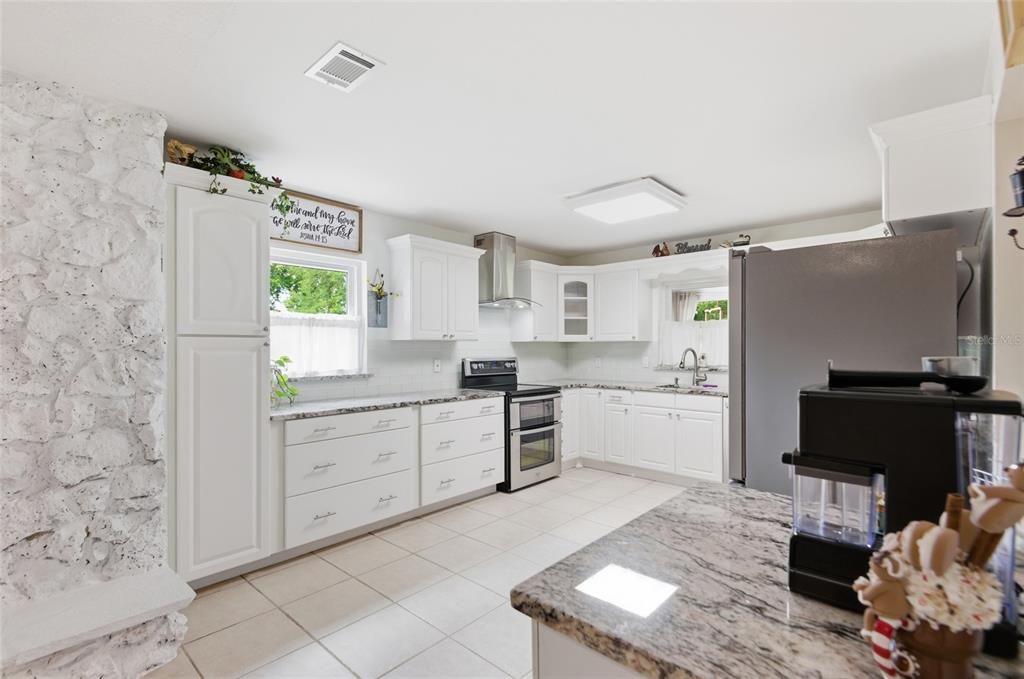For Sale: $549,900 (4 beds, 2 baths, 2073 Square Feet)