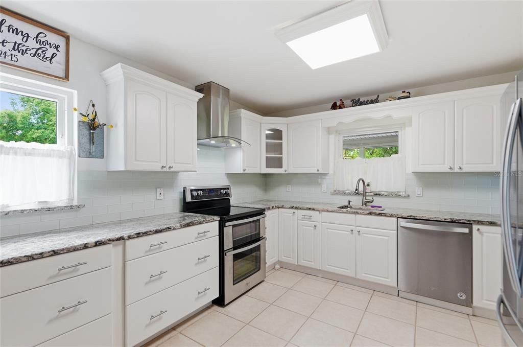 For Sale: $549,900 (4 beds, 2 baths, 2073 Square Feet)