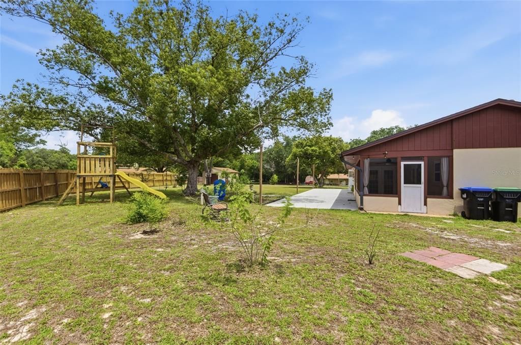 For Sale: $549,900 (4 beds, 2 baths, 2073 Square Feet)