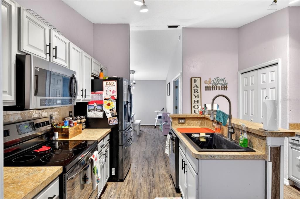En Venta: $275,000 (4 camas, 2 baños, 1653 Pies cuadrados)