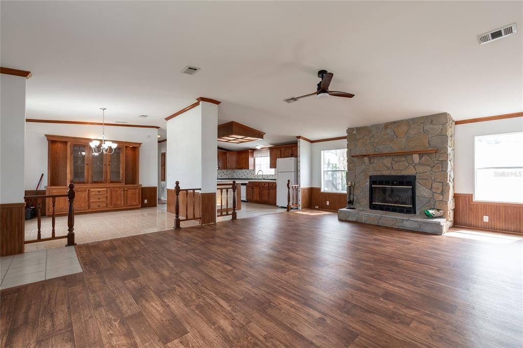 For Sale: $249,000 (3 beds, 2 baths, 1728 Square Feet)