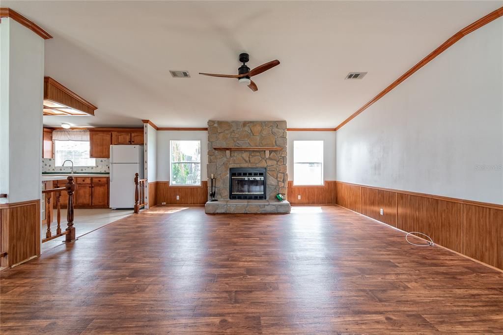 For Sale: $249,000 (3 beds, 2 baths, 1728 Square Feet)