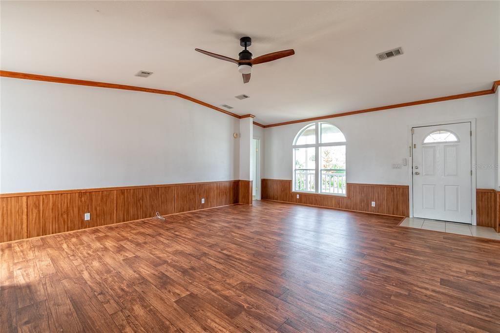 For Sale: $249,000 (3 beds, 2 baths, 1728 Square Feet)
