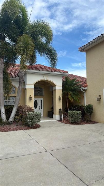For Sale: $2,295,000 (5 beds, 4 baths, 4337 Square Feet)
