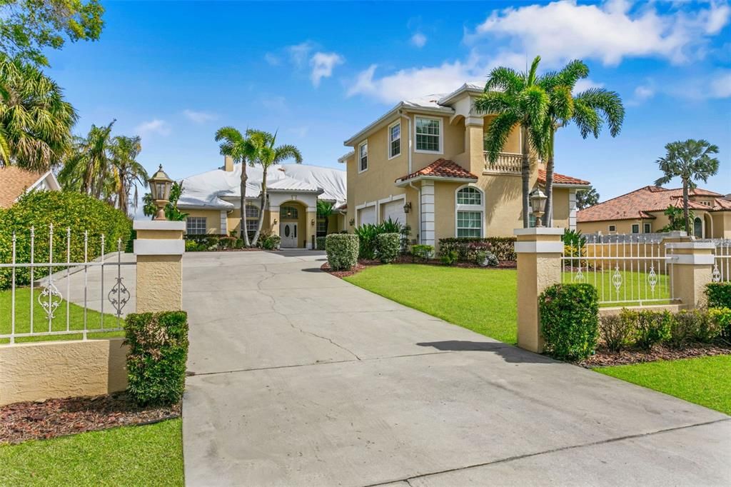 For Sale: $2,295,000 (5 beds, 4 baths, 4337 Square Feet)