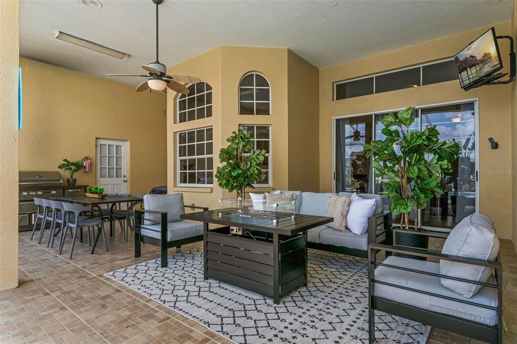 For Sale: $2,295,000 (5 beds, 4 baths, 4337 Square Feet)