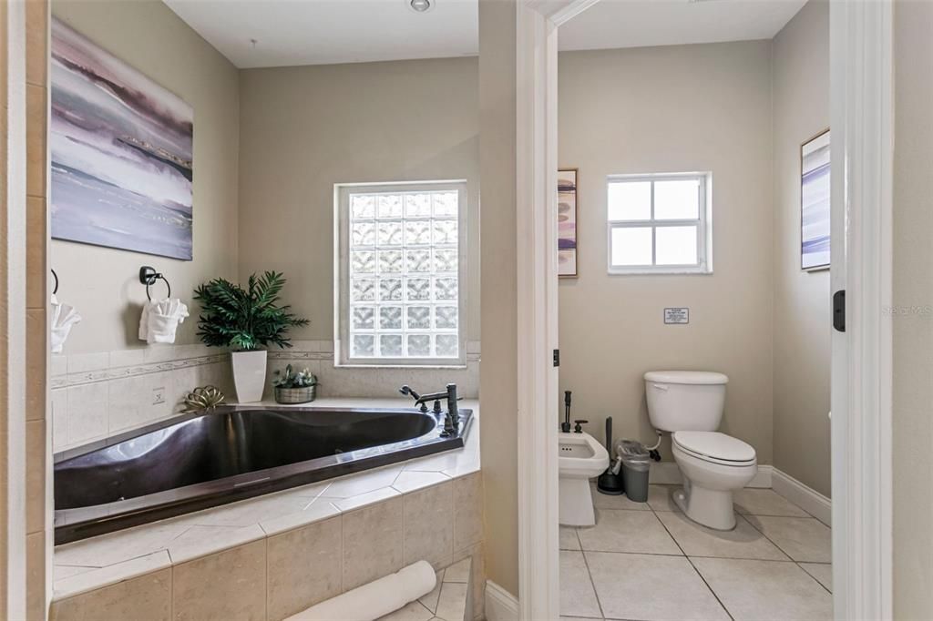 For Sale: $2,295,000 (5 beds, 4 baths, 4337 Square Feet)