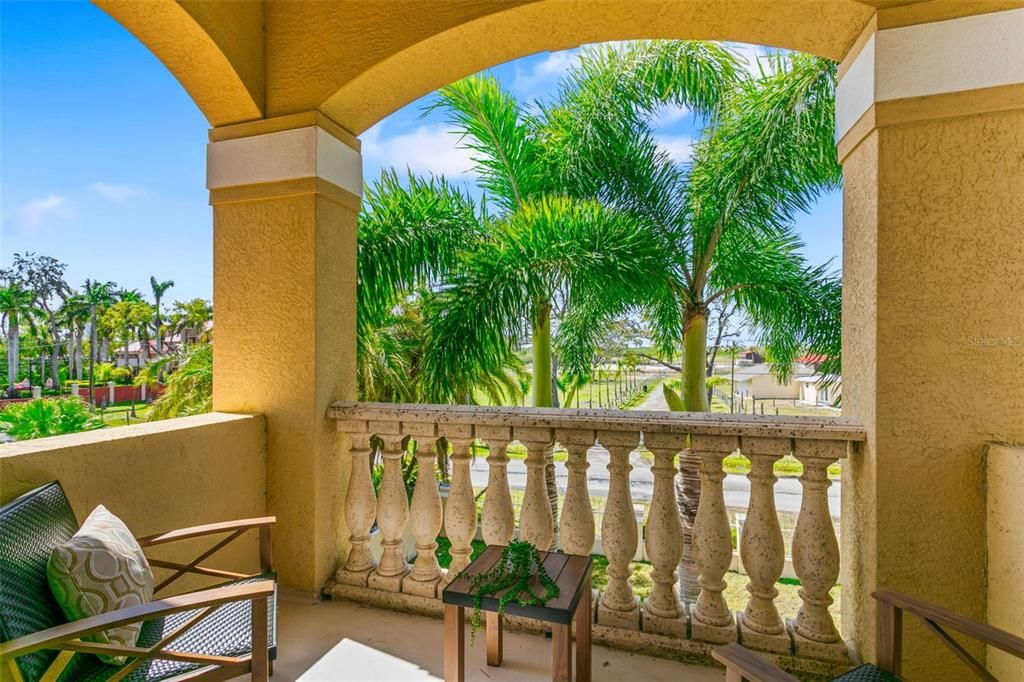 For Sale: $2,295,000 (5 beds, 4 baths, 4337 Square Feet)