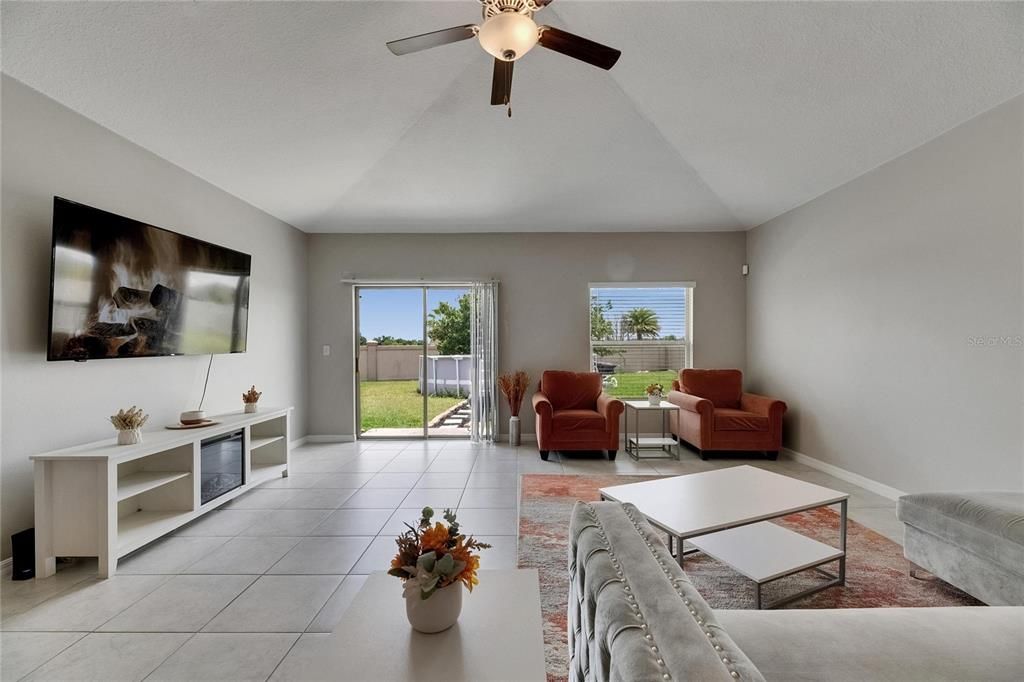 En Venta: $425,000 (4 camas, 2 baños, 2278 Pies cuadrados)