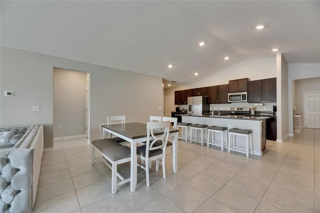 En Venta: $425,000 (4 camas, 2 baños, 2278 Pies cuadrados)