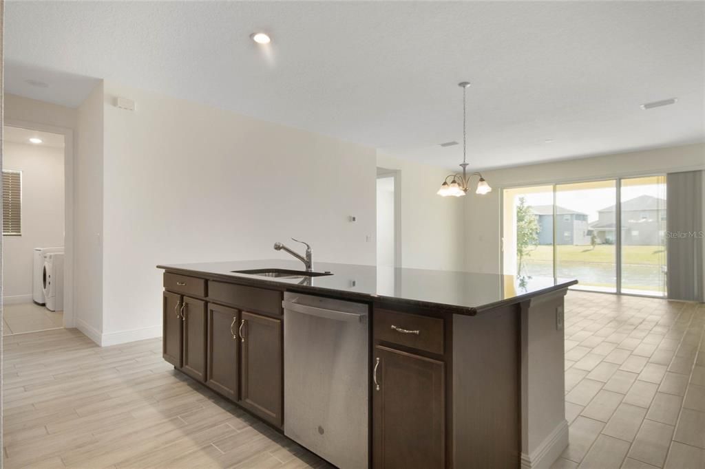 В аренду: $2,650 (5 спален, 3 ванн, 2556 Квадратных фут)