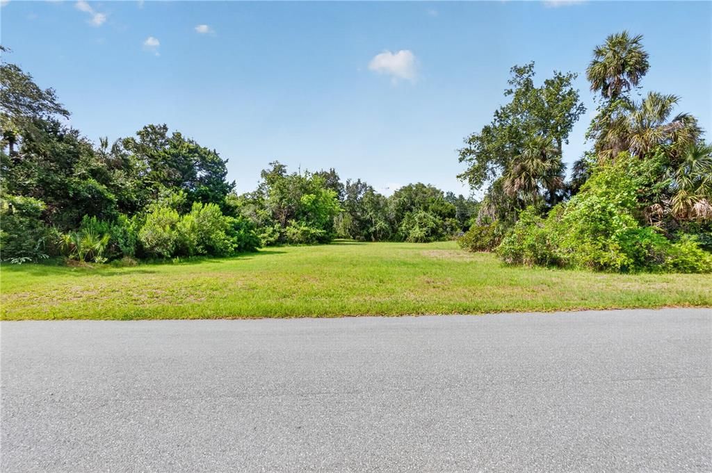 En Venta: $36,000 (0.30 acres)