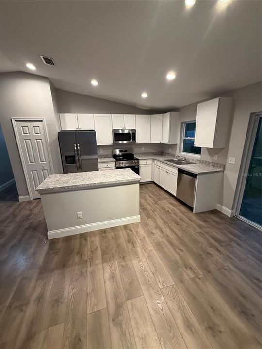 На продажу: $289,950 (3 спален, 2 ванн, 1163 Квадратных фут)