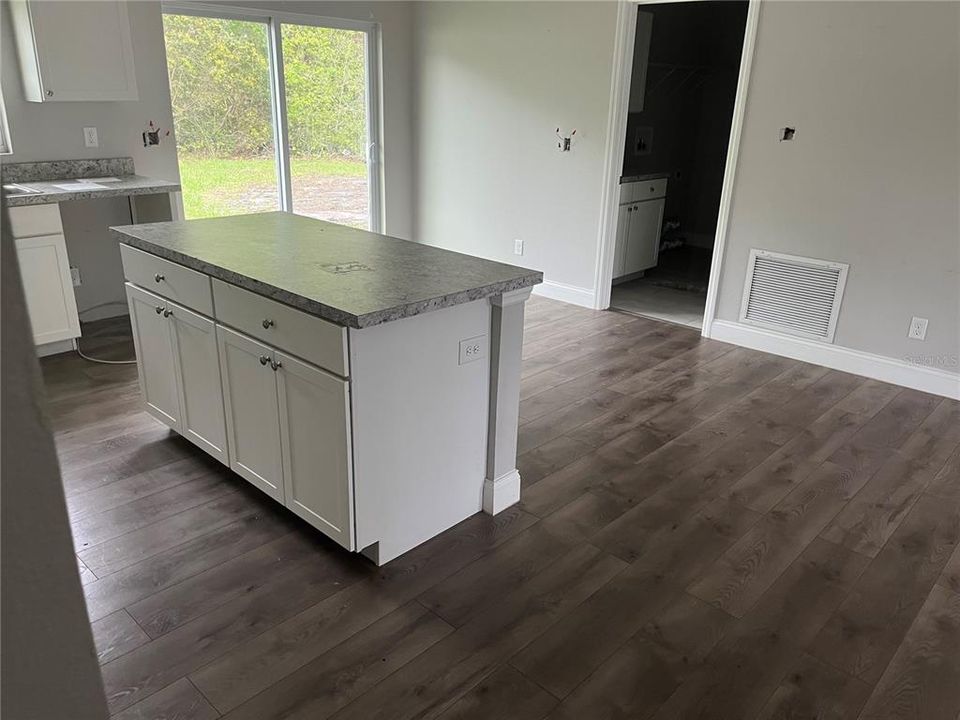 На продажу: $289,950 (3 спален, 2 ванн, 1163 Квадратных фут)
