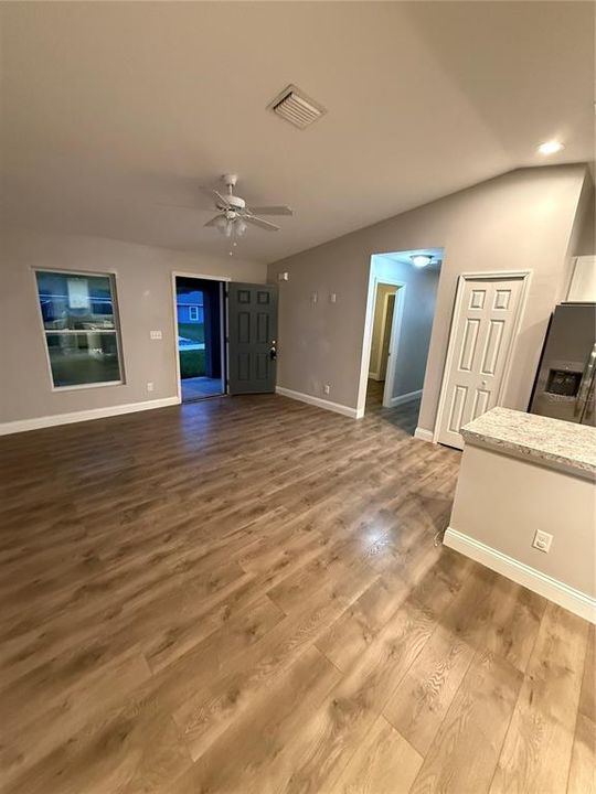На продажу: $289,950 (3 спален, 2 ванн, 1163 Квадратных фут)
