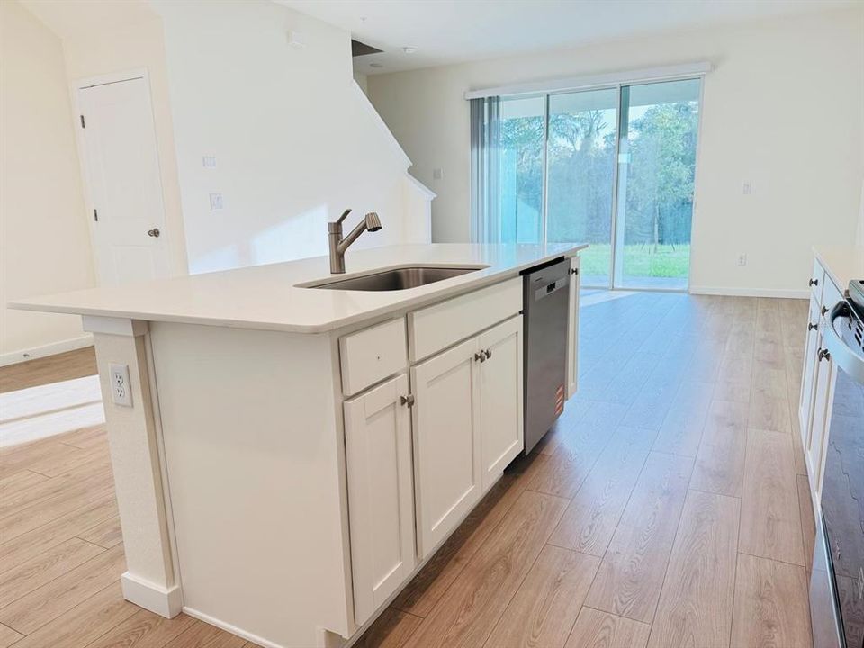 В аренду: $2,550 (3 спален, 2 ванн, 1673 Квадратных фут)