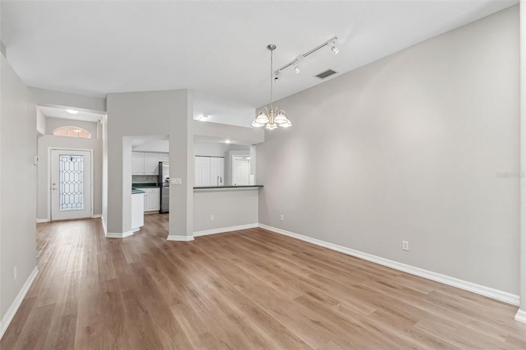 En Venta: $389,900 (3 camas, 2 baños, 1932 Pies cuadrados)