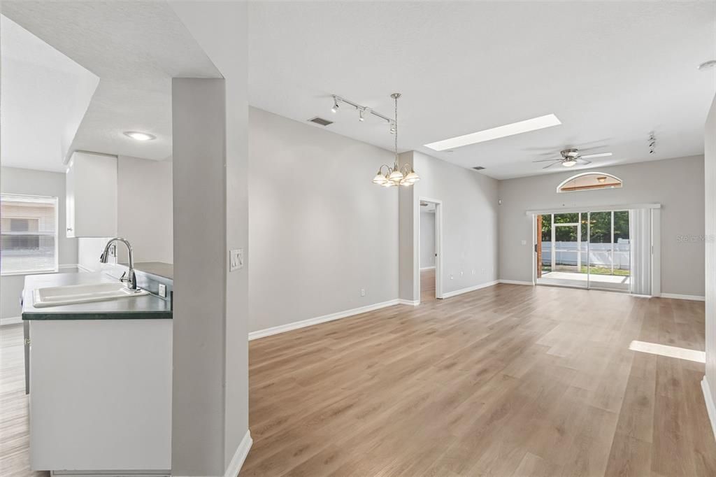 En Venta: $389,900 (3 camas, 2 baños, 1932 Pies cuadrados)