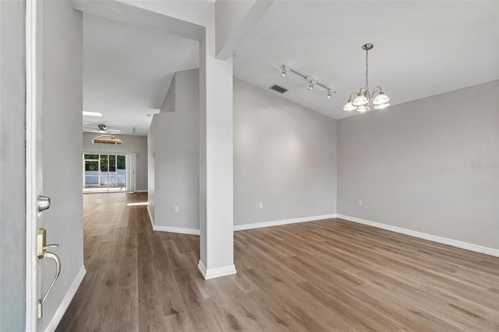 En Venta: $389,900 (3 camas, 2 baños, 1932 Pies cuadrados)
