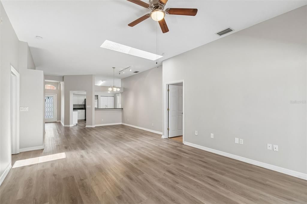 En Venta: $389,900 (3 camas, 2 baños, 1932 Pies cuadrados)