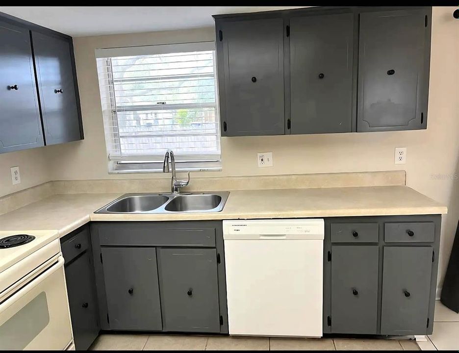 En Venta: $525,000 (4 camas, 0 baños, 2368 Pies cuadrados)