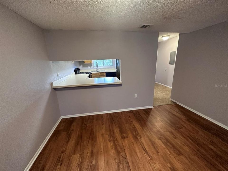 For Sale: $142,900 (2 beds, 1 baths, 1214 Square Feet)