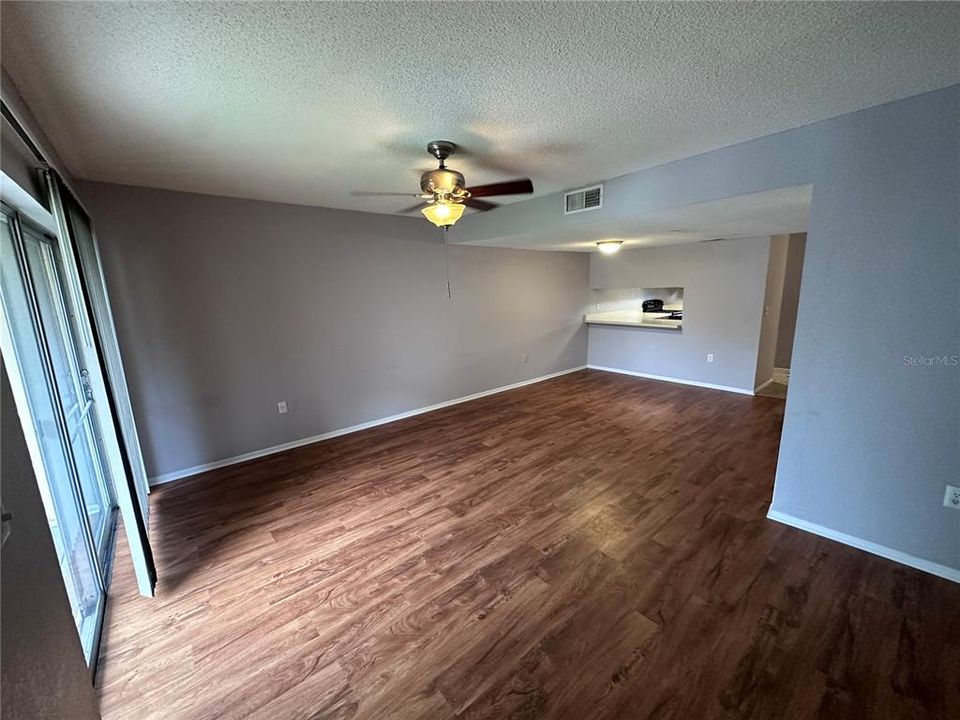 For Sale: $142,900 (2 beds, 1 baths, 1214 Square Feet)