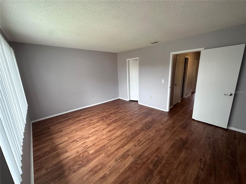 For Sale: $142,900 (2 beds, 1 baths, 1214 Square Feet)