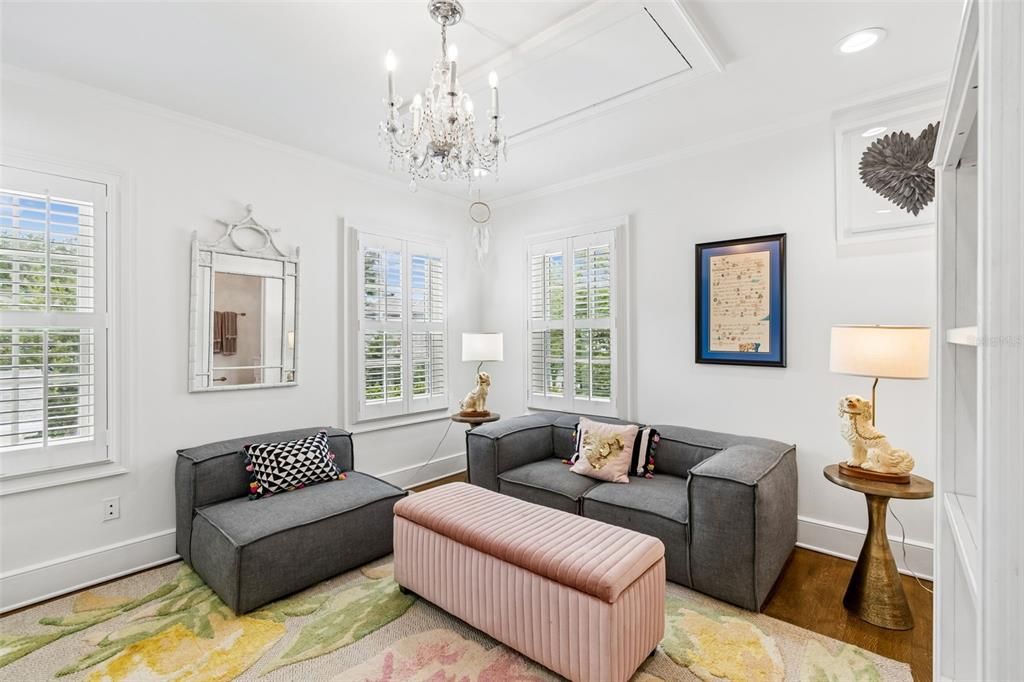For Sale: $3,199,000 (5 beds, 5 baths, 4936 Square Feet)