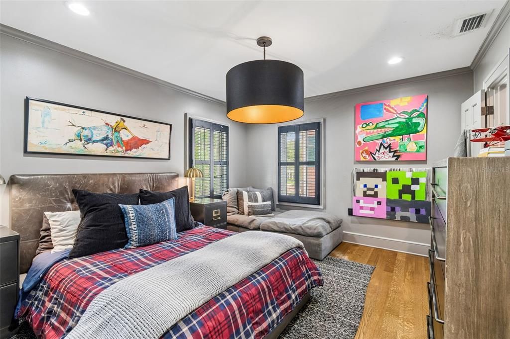 For Sale: $3,199,000 (5 beds, 5 baths, 4936 Square Feet)