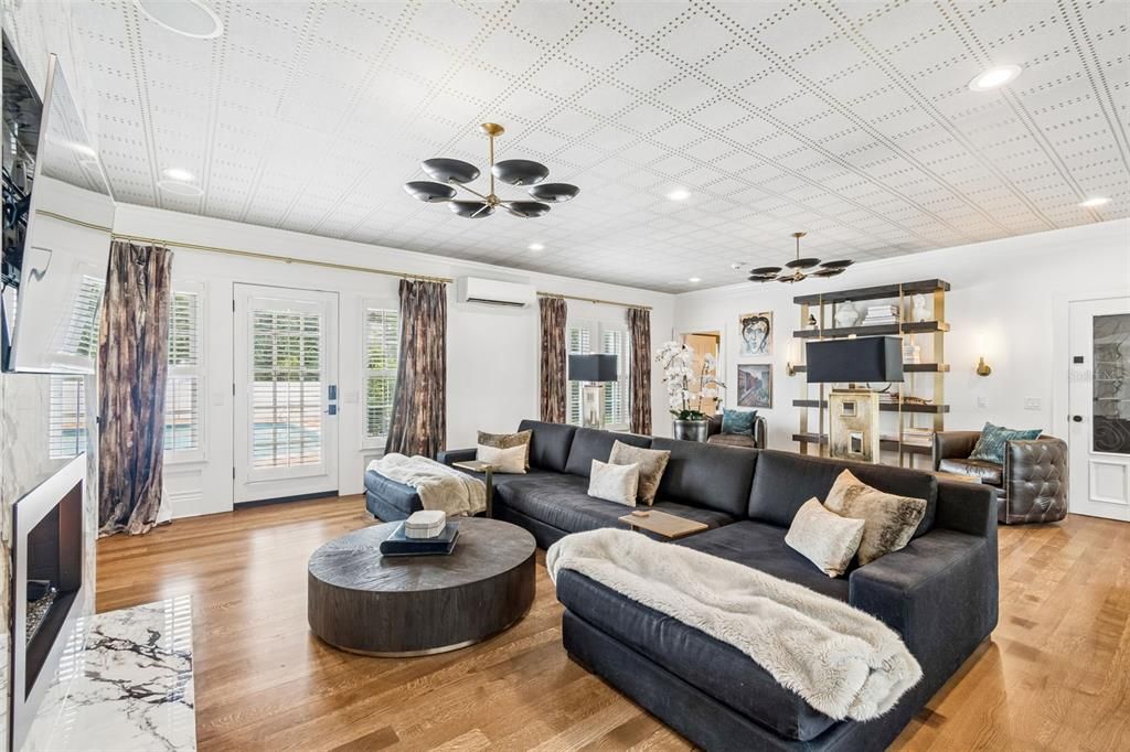 For Sale: $3,199,000 (5 beds, 5 baths, 4936 Square Feet)