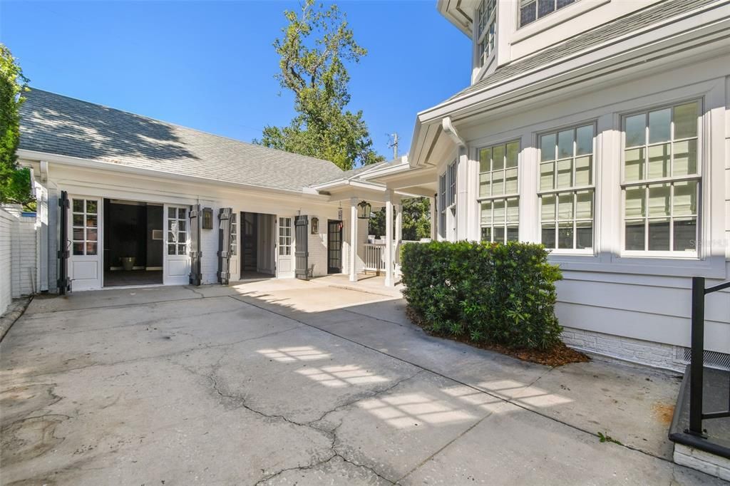 For Sale: $3,199,000 (5 beds, 5 baths, 4936 Square Feet)
