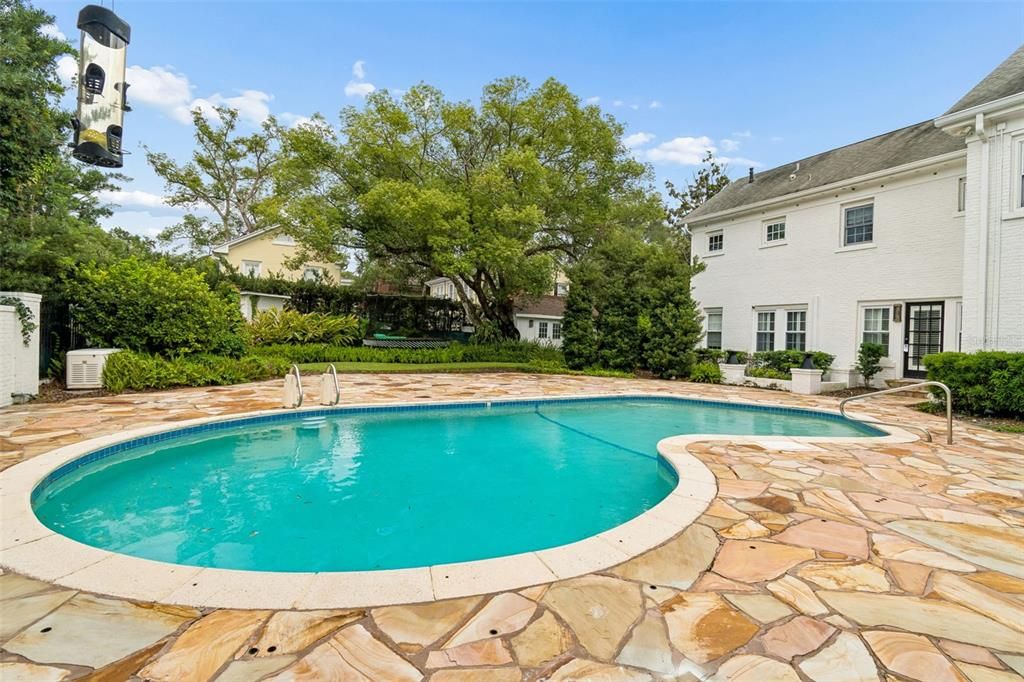 For Sale: $3,199,000 (5 beds, 5 baths, 4936 Square Feet)