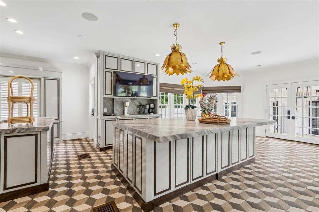 For Sale: $3,199,000 (5 beds, 5 baths, 4936 Square Feet)