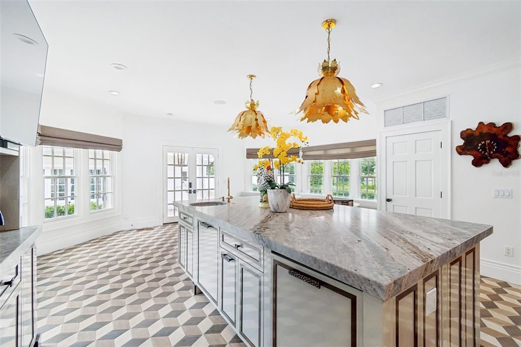 For Sale: $3,199,000 (5 beds, 5 baths, 4936 Square Feet)