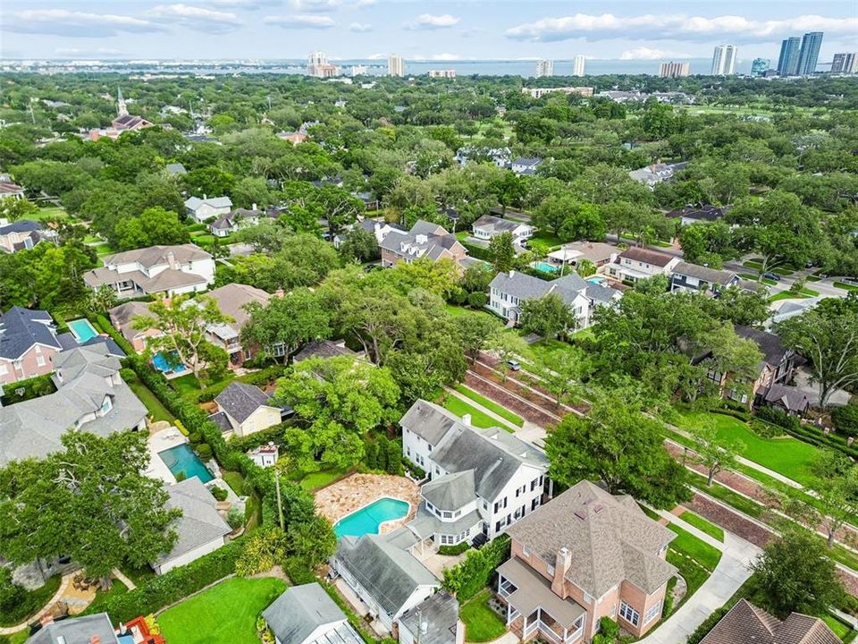 For Sale: $3,199,000 (5 beds, 5 baths, 4936 Square Feet)