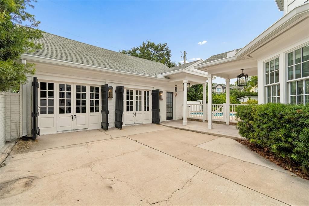 For Sale: $3,199,000 (5 beds, 5 baths, 4936 Square Feet)