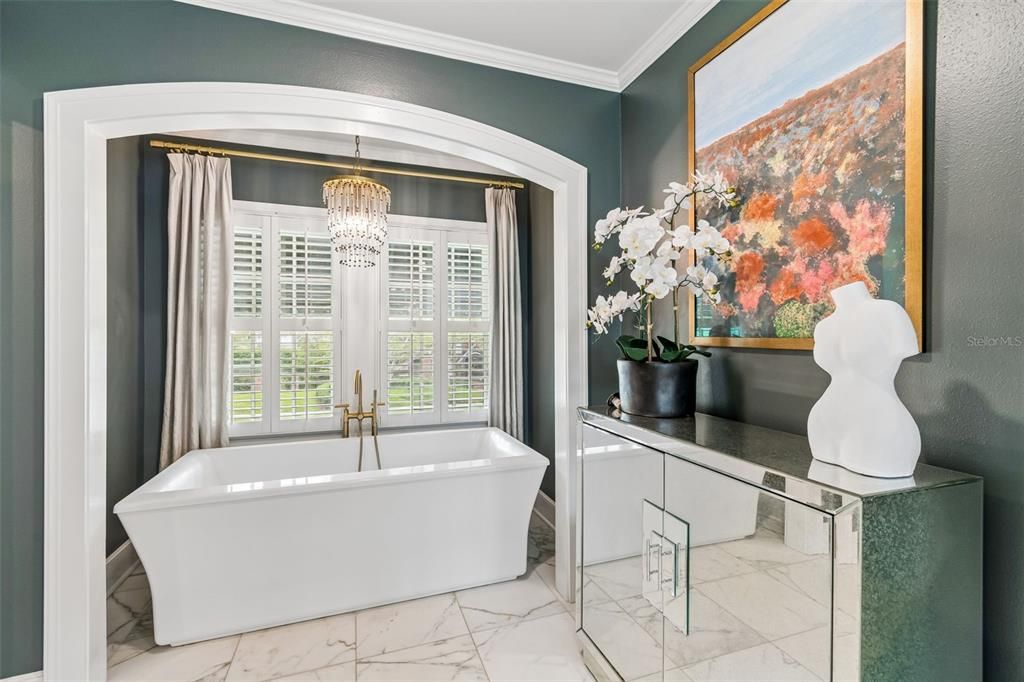 For Sale: $3,199,000 (5 beds, 5 baths, 4936 Square Feet)