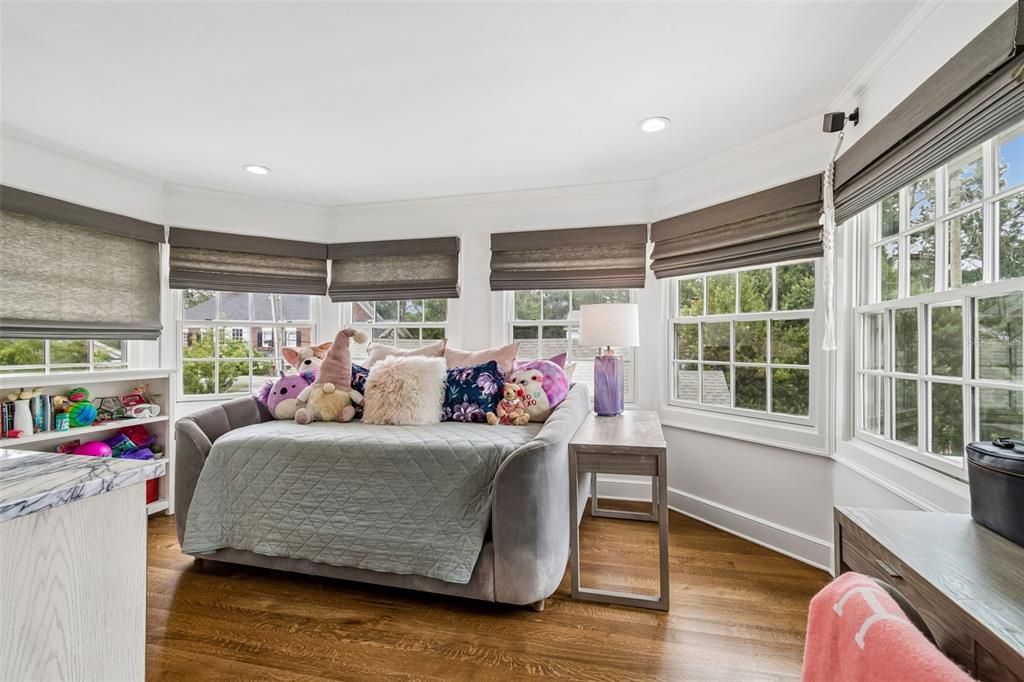 For Sale: $3,199,000 (5 beds, 5 baths, 4936 Square Feet)