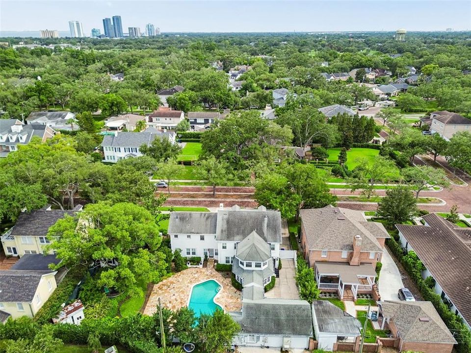 For Sale: $3,199,000 (5 beds, 5 baths, 4936 Square Feet)