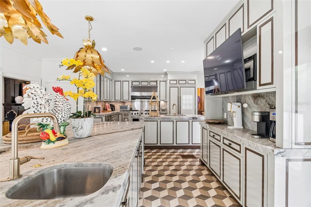 For Sale: $3,199,000 (5 beds, 5 baths, 4936 Square Feet)