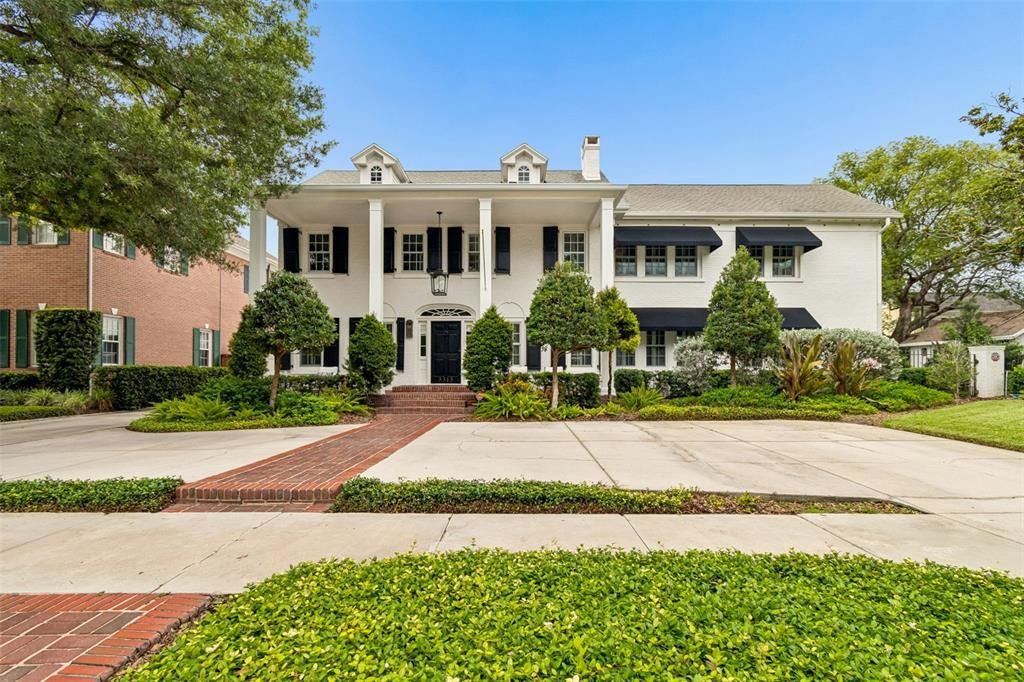 For Sale: $3,199,000 (5 beds, 5 baths, 4936 Square Feet)