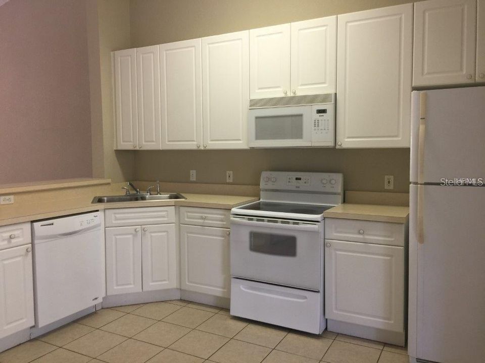 В аренду: $1,499 (2 спален, 2 ванн, 985 Квадратных фут)