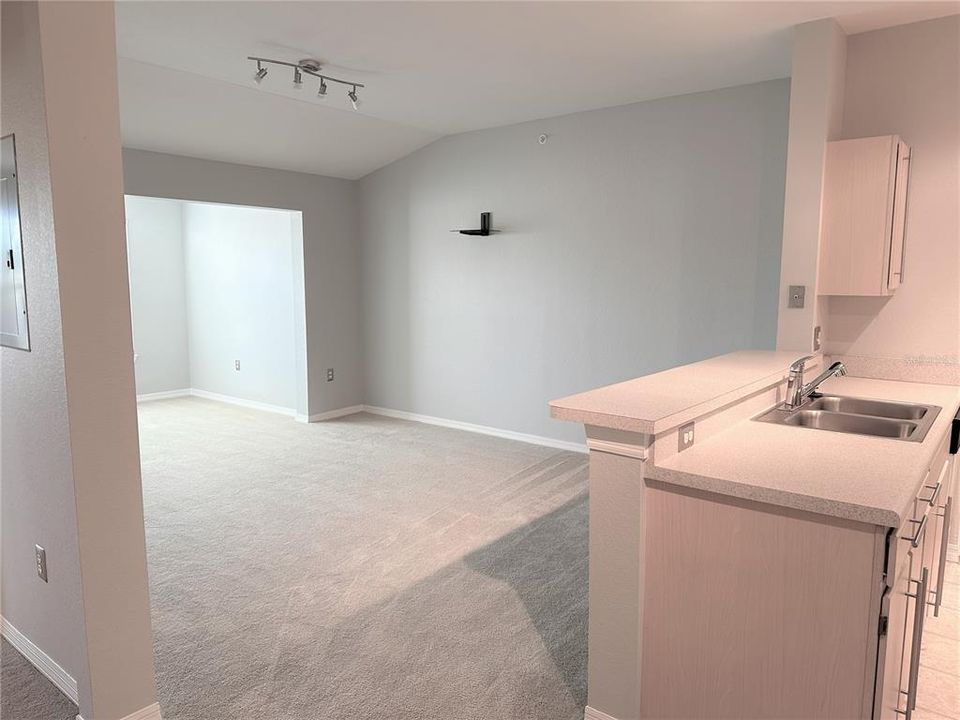 For Rent: $1,500 (1 beds, 1 baths, 820 Square Feet)